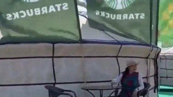 Moğolistan'da Starbucks açıldı!