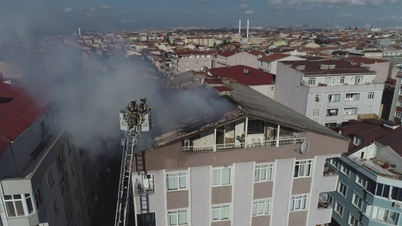 Kendisine alınan telefonu beğenmedi, evi yaktı