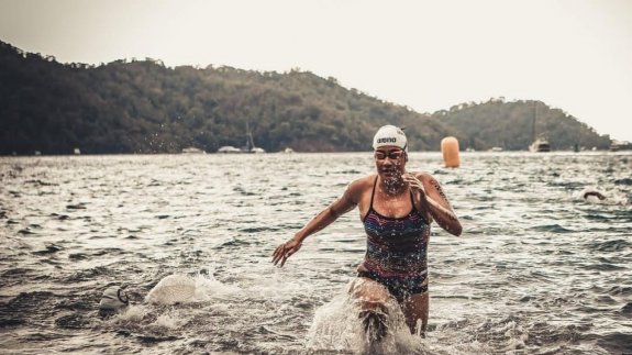 Aysu Türkoğlu Kuzey Kanalı’nı yüzerek geçen ilk Türk kadın oldu