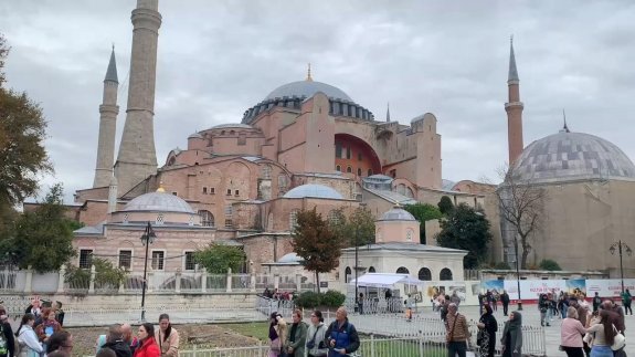 Gazze'de hayatını kaybedenler için sela okundu