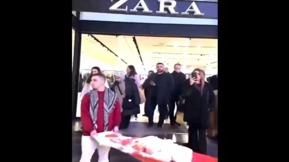 Starbucks'tan sonra şimdi de Zara'yı protesto ettiler