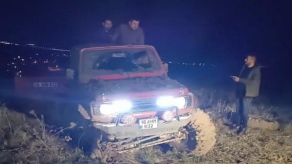 Off-road’da ilginç anlar… “Halil tekerlek komple yok!”