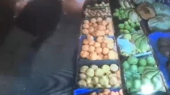 Benzin döküp marketi yakmaya çalıştı, tutuklandı