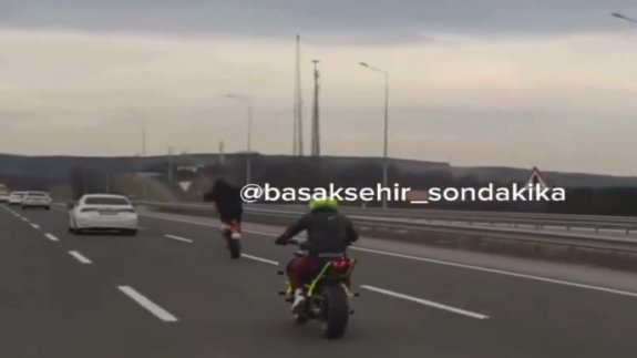 Motosikletlilerin tehlikeli hareketleri sürücülere zor anlar yaşattı