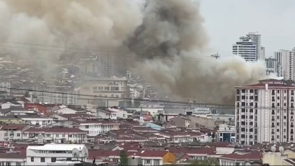 Son Dakika Haberi.. Esenyurt’ta fabrika yangını!