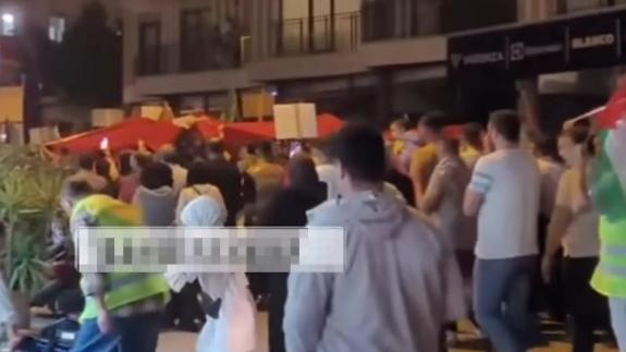 Pendik sakinleri İsrail'i protesto ederek Filistin'e destek için yürüdü