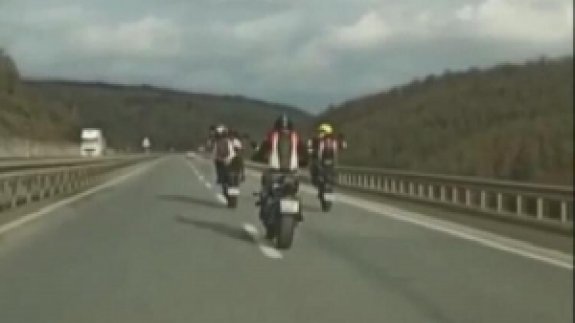 Şile Yolu'nda 3 motosikletlinin tek teker terörü kamerada