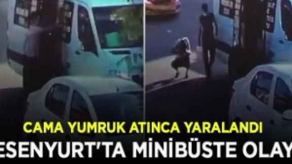 Esenyurt'ta minibüsten indirilen fazla yolcu cama yumruk atınca yaralandı