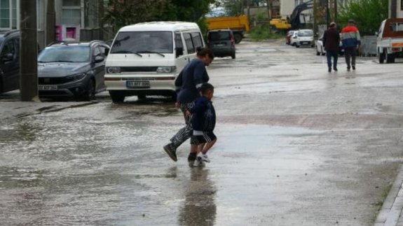 Keşan’da Sağanak ve Dolu Etkili Oldu