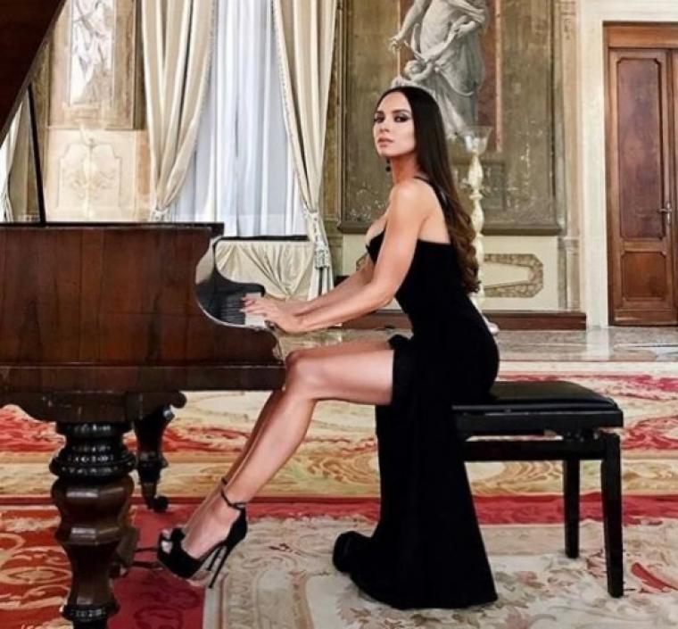 Piyanist model Astanova: Aldığım mesajlar... 13