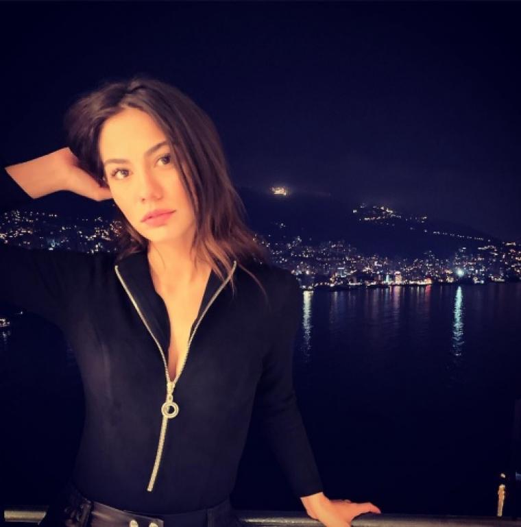 Demet Özdemir fotoğrafları 9