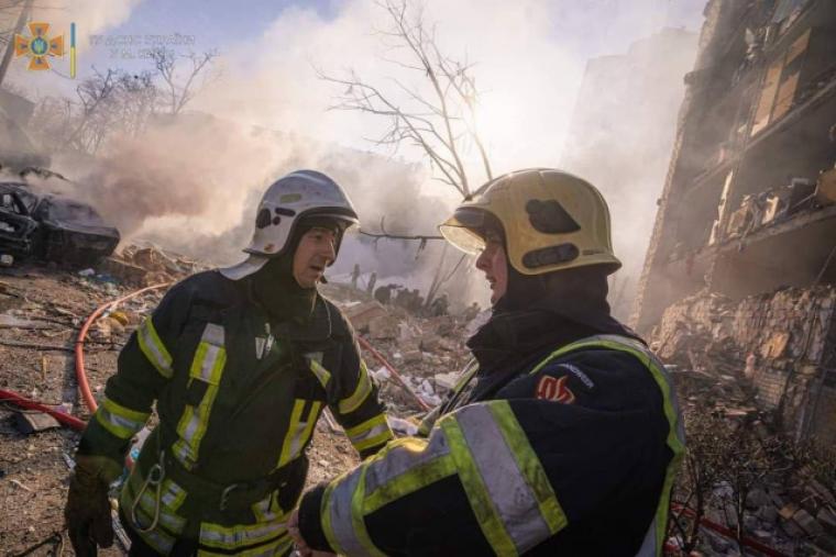 Kiev’in Podil semtine bu sabah füze parçası düştü 3