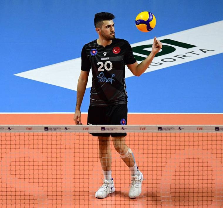 Milli voleybolcu Efe Bayram kimdir, nereli, kaç yaşında, evli mi? 5