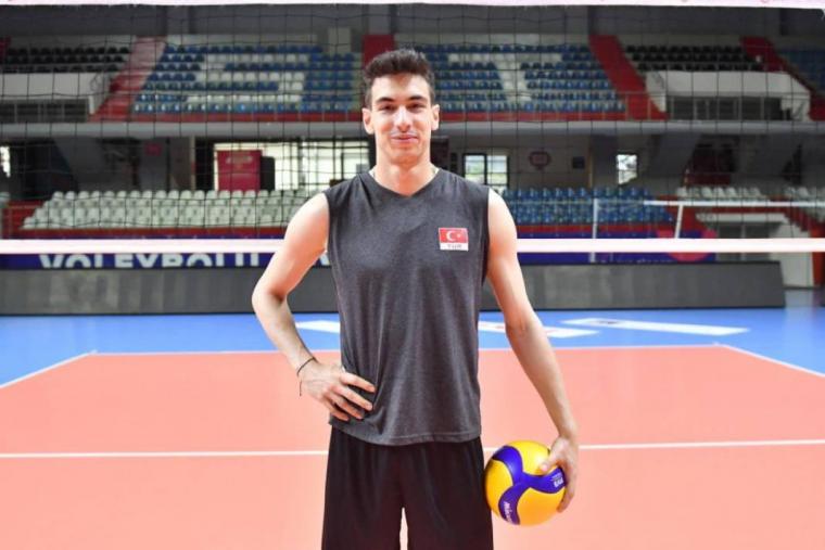 Milli voleybolcu Kaan Gürbüz kimdir, boyu kaç, kaç yaşında, sevgilisi var mı? 2