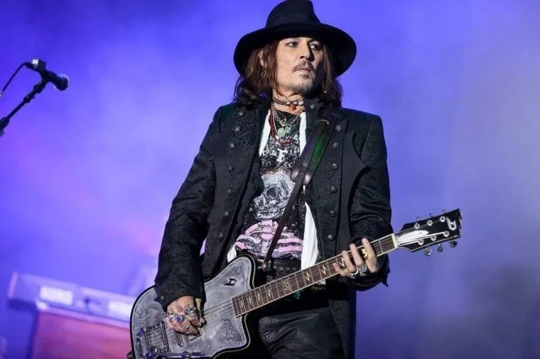 Johnny Depp otel odasında baygın halde bulundu! 2