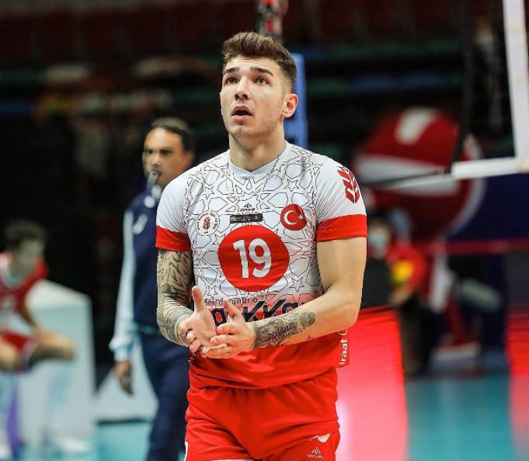 Milli voleybolcu Berkay Bayraktar kimdir, kaç yaşında, boyu kaç, sevgilisi var mı, Instagram hesabı ne? 3