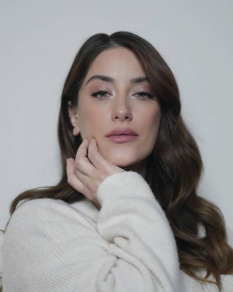 Hazal Kaya, kendisine hakaret ve küfür eden kişiyi uzaklaştırma kararı aldırdı. 3