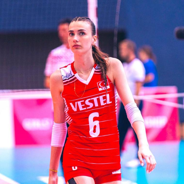 Genç voleybolcu Dilay Özdemir kimdir, kaç yaşında, nereli, boyu kaç, sevgilisi var mı, babası kim, takımı, Instagram hesabı 2