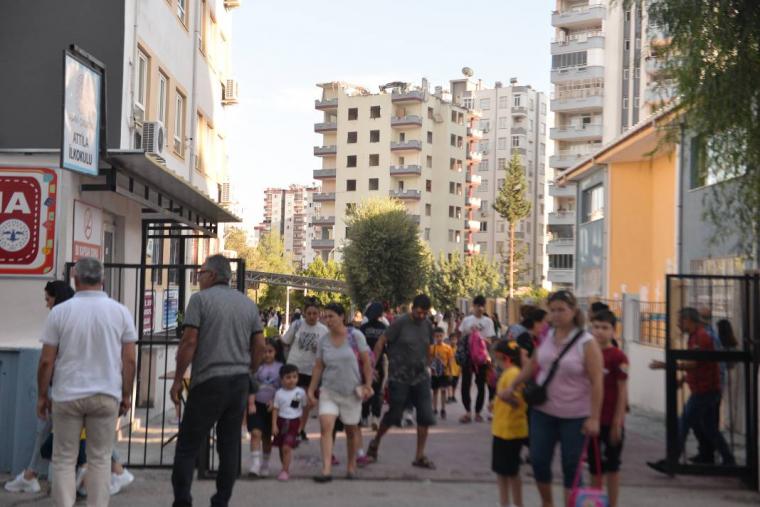 Okulların çevresinde yıkım bekleyen binalar: Bir anda böyle çöktü 2