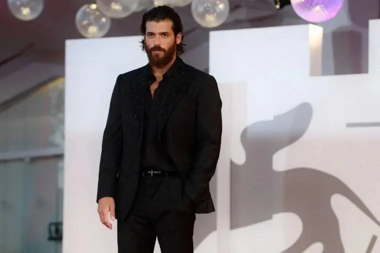 Can Yaman, Demet Özdemir yüzünden mi Venedik’e gitmedi? “Şovu çalmadan başkalarına yer açmak için…” 4