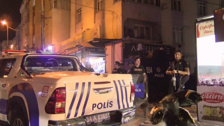 Yabancı uyruklu kişi bir vatandaşı kalbinden bıçakladı: Polis geniş güvenlik önlemleri aldı 1