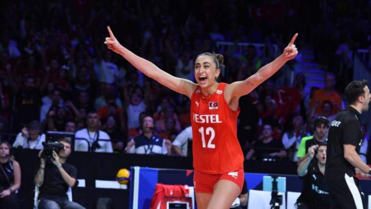 Voleybolcu Elif Şahin kim, yaşı, boyu kaç, evli mi, doğum tarihi, nereli, kardeşi kim, hangi takımda, sevgilisi, Instagram? 6