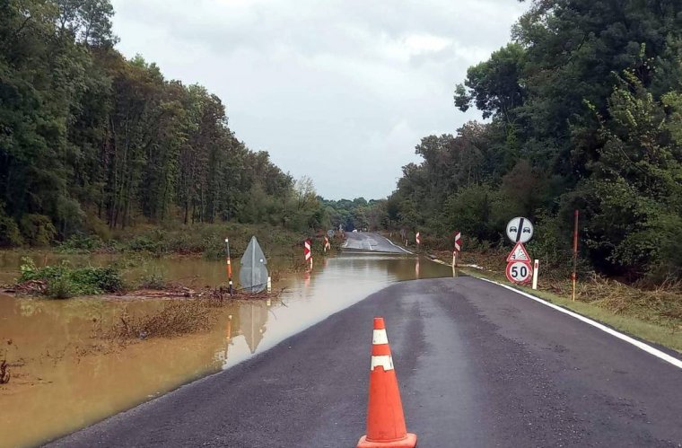 İlde sel felaketi! Dereler taştı, yollar kapandı: 2 ölü, 4 kayıp 2