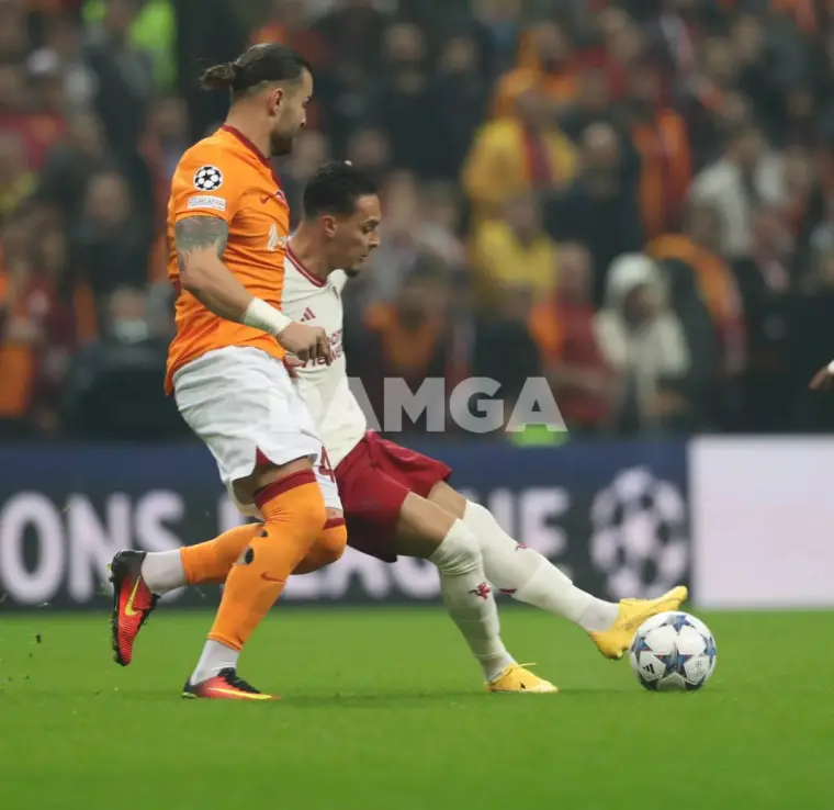 Galatasaray Manchester United ile berabere kaldı 24