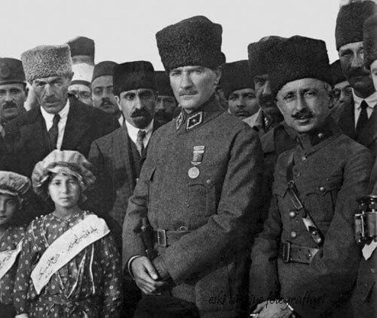 ATATÜRK'ÜN BİRBİRİNDEN GÜZEL FOTOĞRAFLARI 24