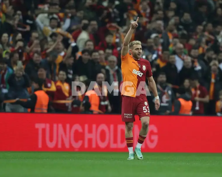 Galatasaray Başakşehir'i ilk yarıda devirdi 6