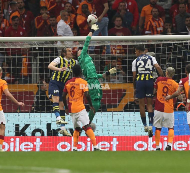 Fenerbahçe derbiyi kazandı, şampiyonluk son haftaya kaldı 19