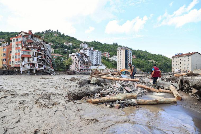 Karadeniz'de sarı çizmeli şov