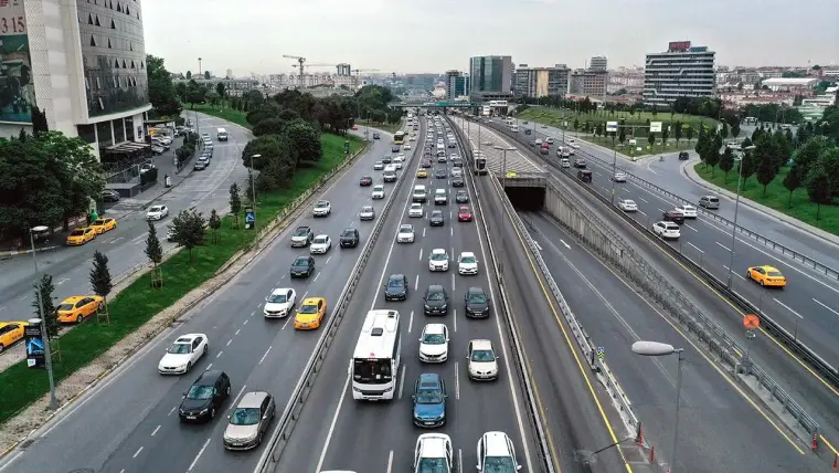 İstanbul'da canlı yol trafik yoğunluğu nasıl, Avrupa ve Anadolu Yakası'nda trafik ne durumda? 9