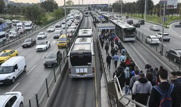 İstanbul'da canlı yol trafik yoğunluğu nasıl, Avrupa ve Anadolu Yakası'nda trafik ne durumda? 7