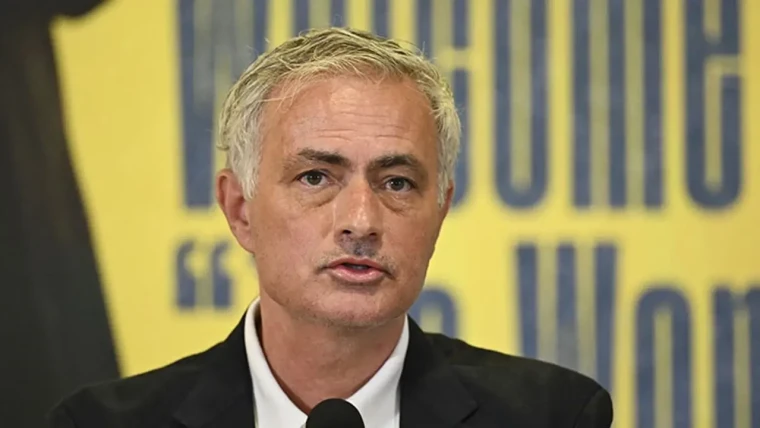 Jose Mourinho biletlerini kesti! Fenerbahçe'de 2 yıldız gönderiliyor 3