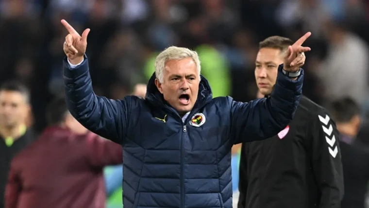 Jose Mourinho biletlerini kesti! Fenerbahçe'de 2 yıldız gönderiliyor 5