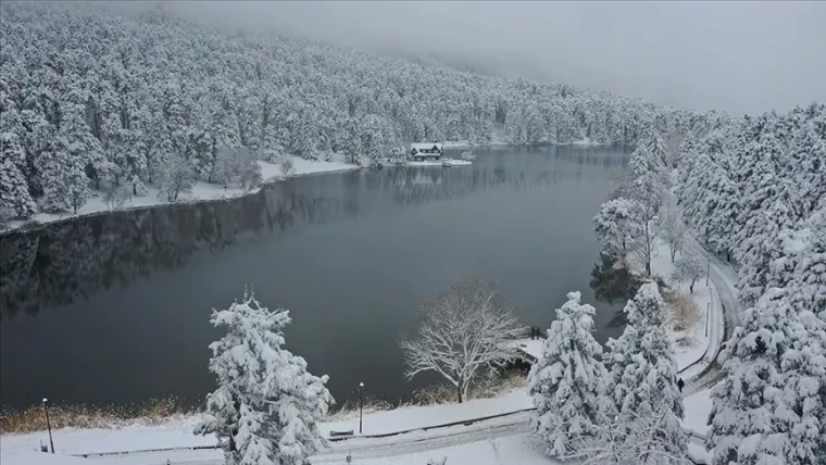 Kasım ayında kara kışı yaşayan Bolu’dan kartpostallık manzaralar… 2