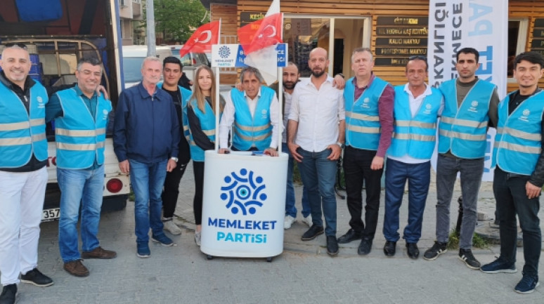 Memleket Partisi Büyükçekmece'de pide dağıttı