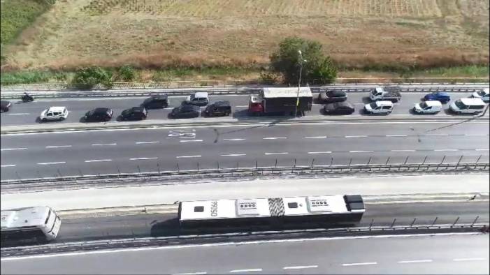 Küçükçekmece'deki metrobüs kazası sonrası trafik yoğunluğu oluştu