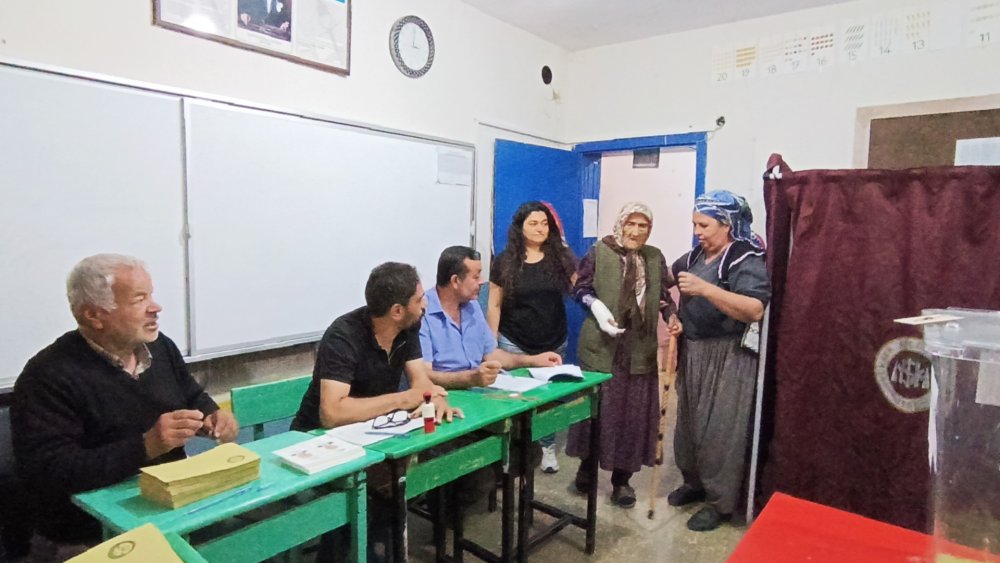 113 yaşındaki depremzede oyunu kullandı