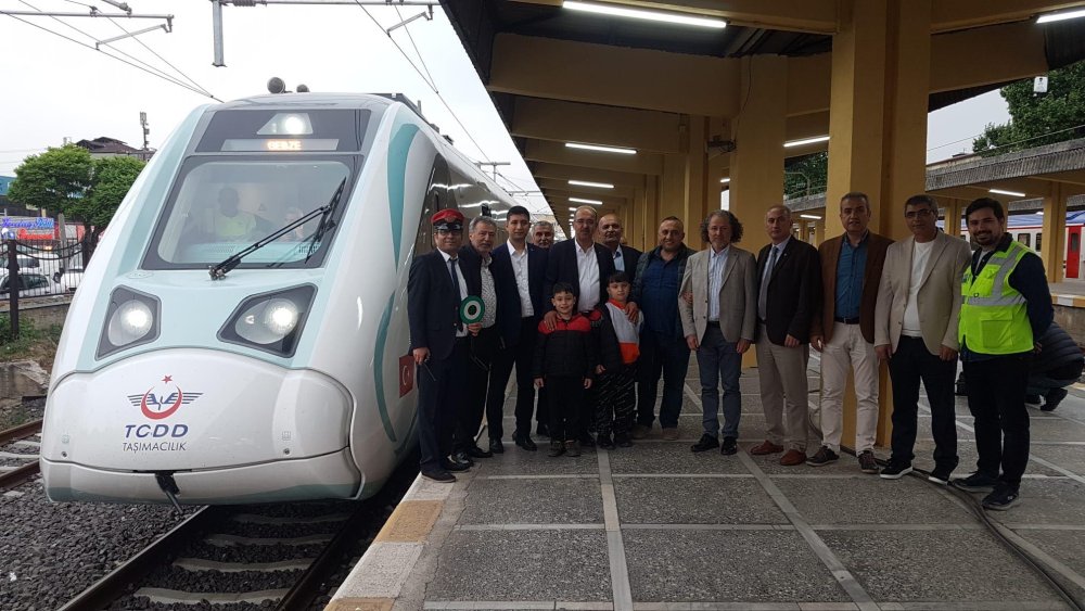 Yerli elektrikli tren, seferlerine başladı