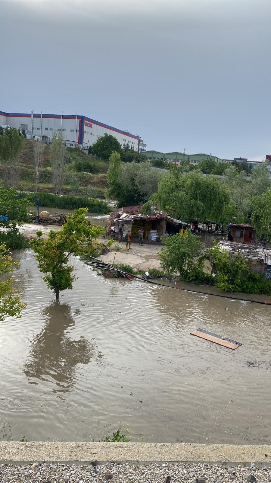 Ankara'da sağanak; yollar göle döndü