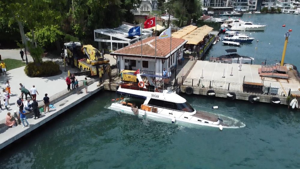 Lüks yatta dehşeti yaşadılar! Bin anda sulara gömüldü..