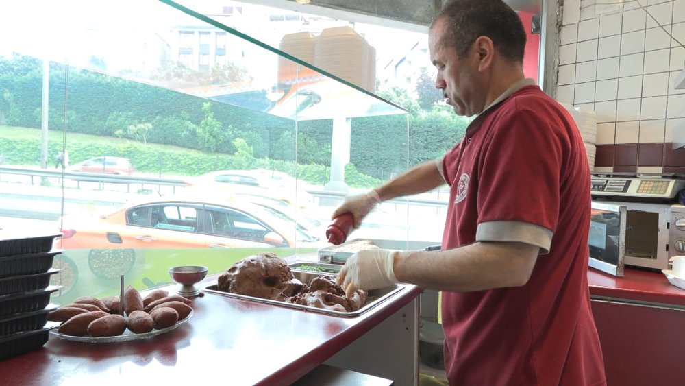 Vedat Milor'un sözleri olay yarattı! İstanbul'da gerçek çiğ köfte yok mu?