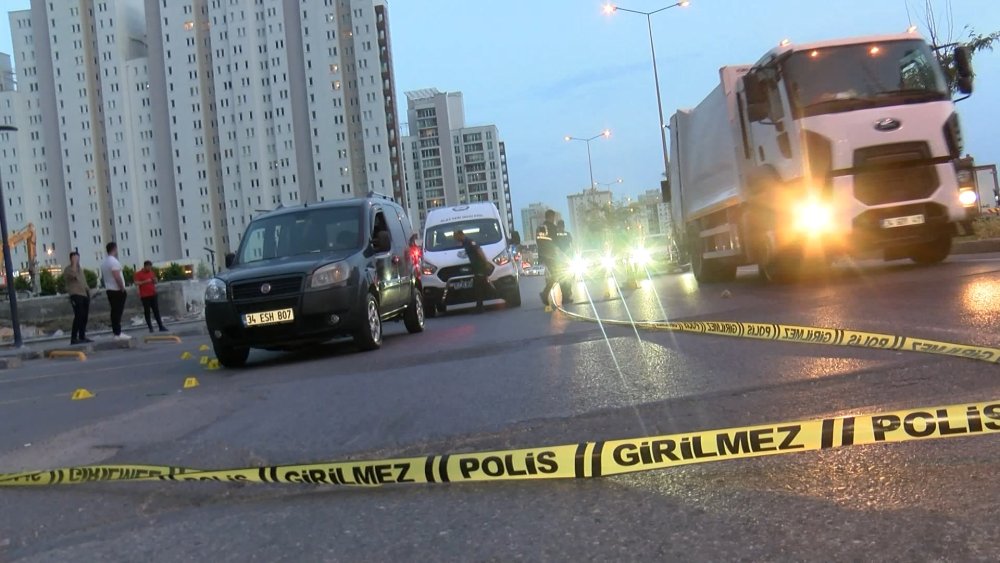 Sokak ortasında silahlı çatışma! Ortalık savaş alanına döndü