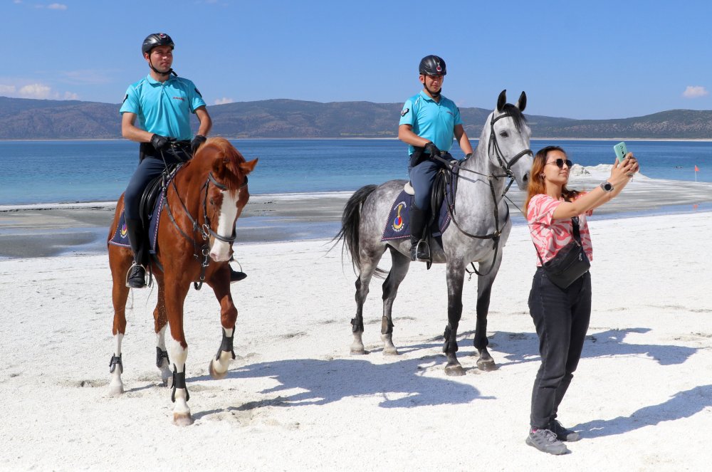 Salda Gölü'nde atlı jandarma göreve başladı