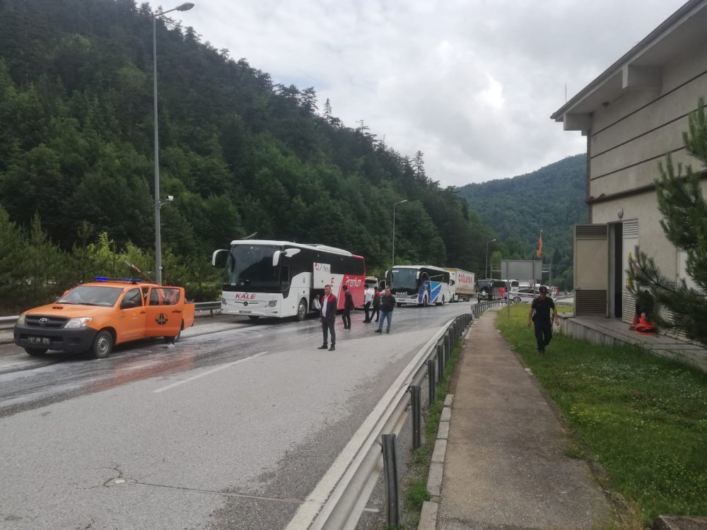 Bolu'da tünelde cip yandı: Ulaşım 2 saat durdu