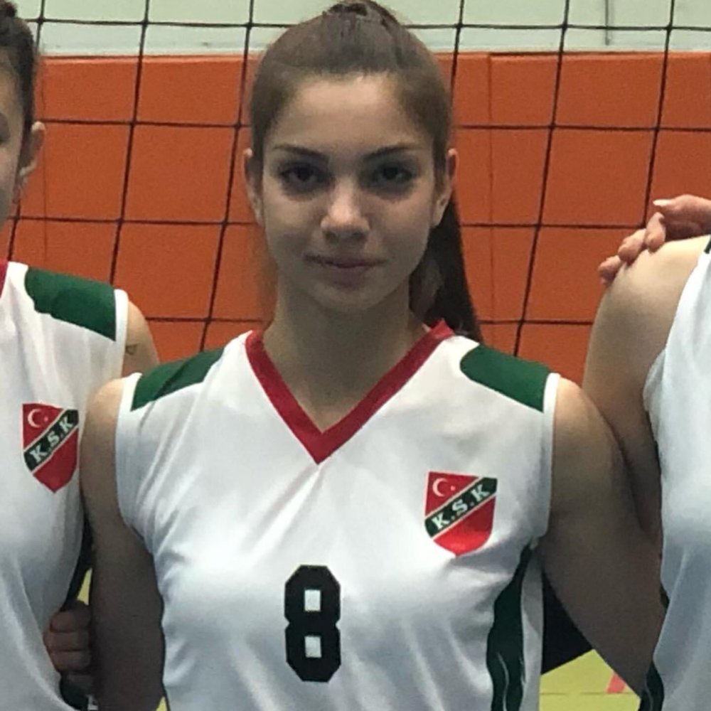 Kazada ölen voleybolcu toprağa verildi