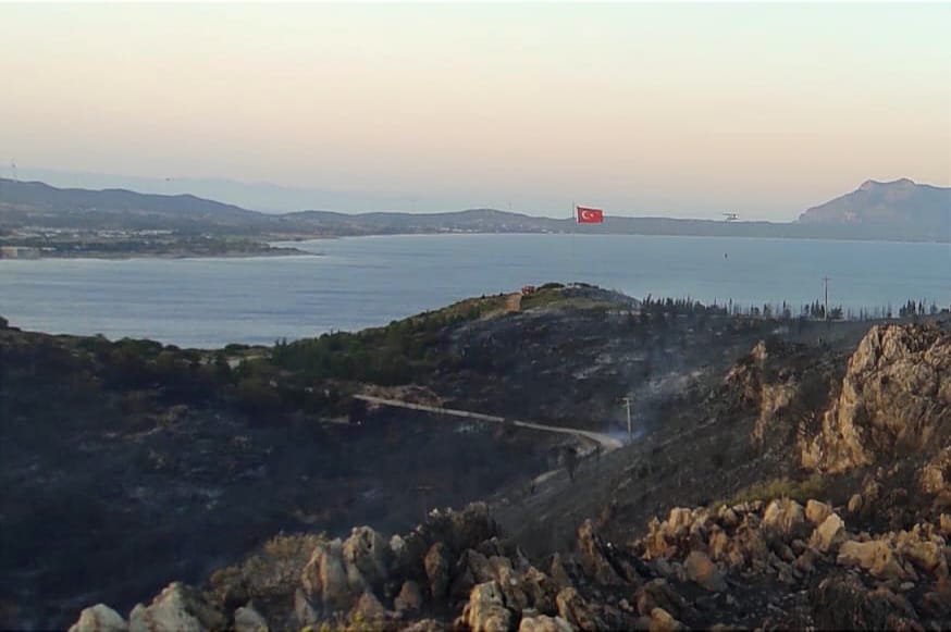 Türk Bayrağı zarar görmekten son anda kurtarıldı