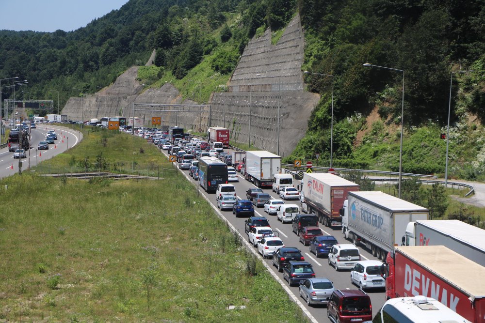 Bolu'da zincirleme kaza; İstanbul yönü kapalı